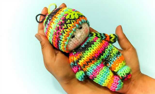 Miniature Knitting Delights - Explore Our Collection of Free Patterns for Dolls Free knitting patterns for tiny dolls