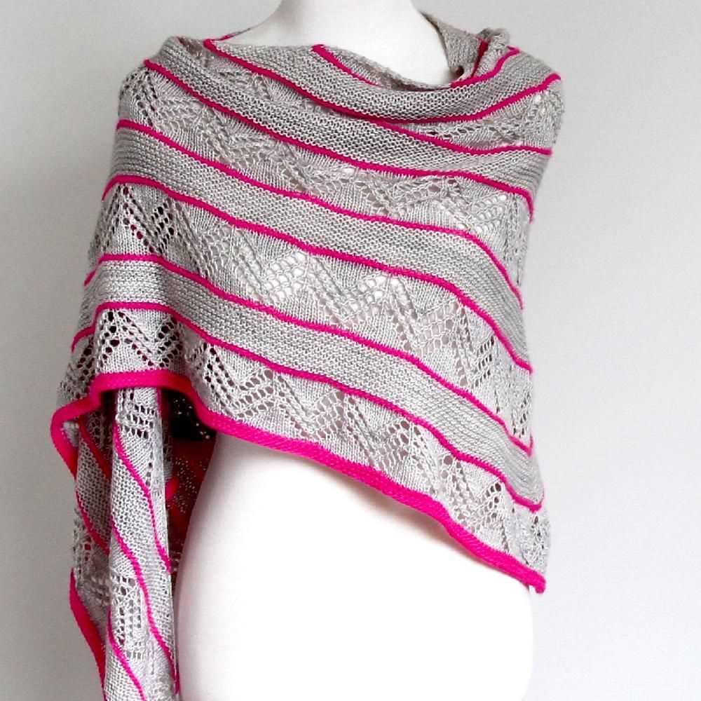 Triangle lace scarf knitting pattern