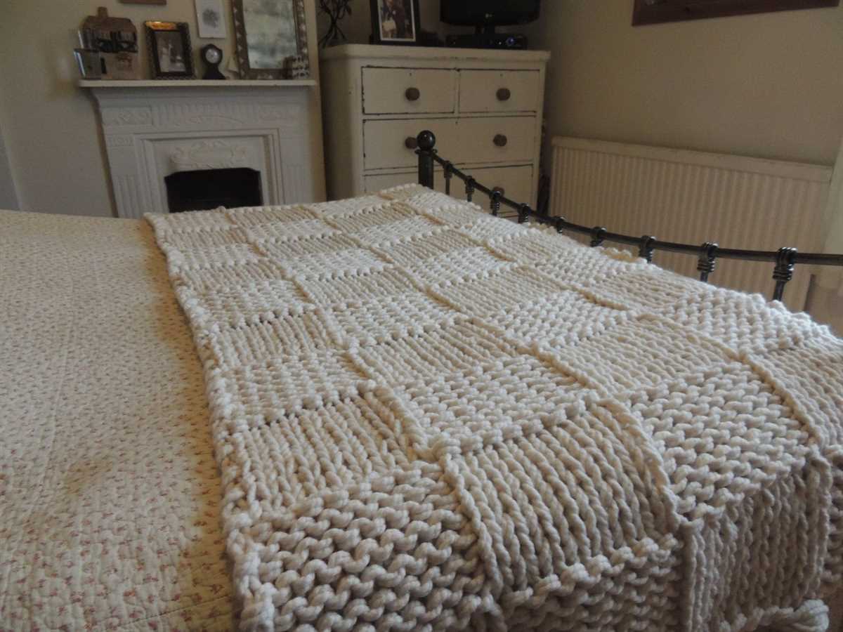 Chunky knit bed runner pattern