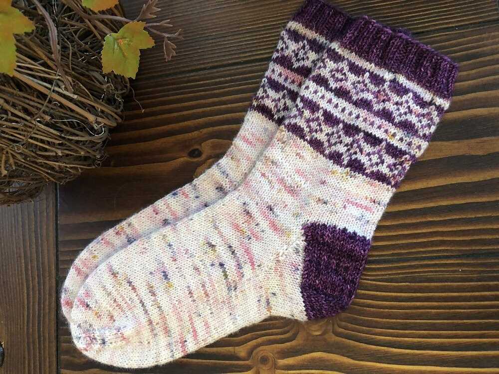 Heart socks knitting pattern