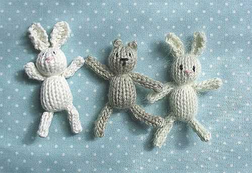 Tiny knitted bunny pattern