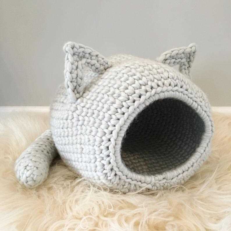 Free knitted cat bed pattern