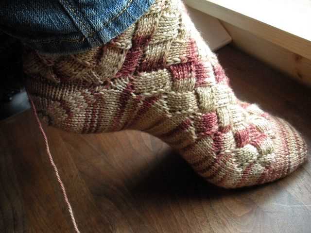 Free knitted sock patterns using sock yarn