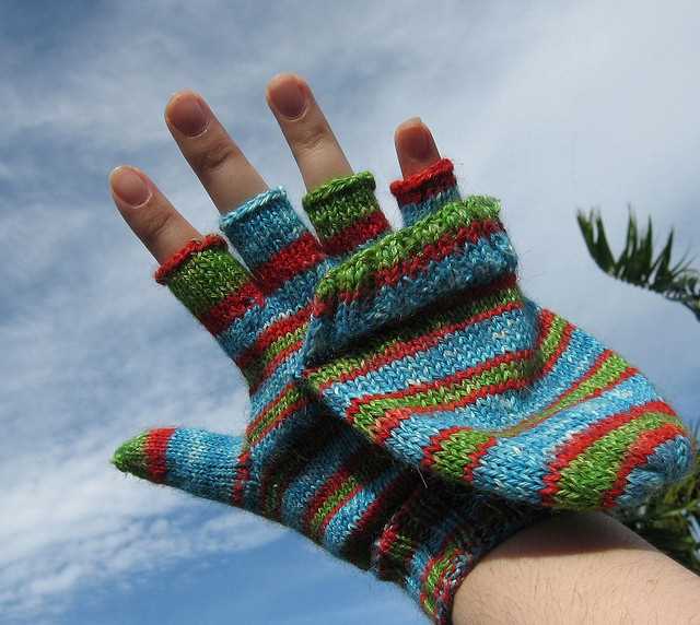 Knitting pattern gloves with half fingers
