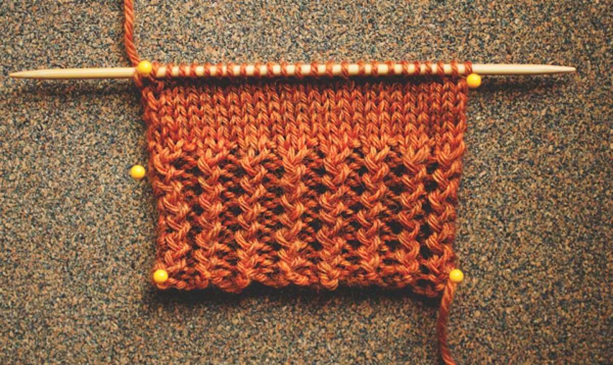 Diagonal knit hat pattern