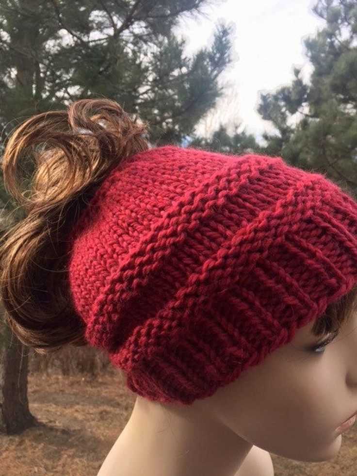 Knitted hat for ponytail pattern