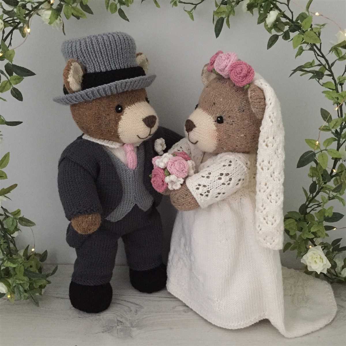 Bride and groom teddy bear knitting pattern