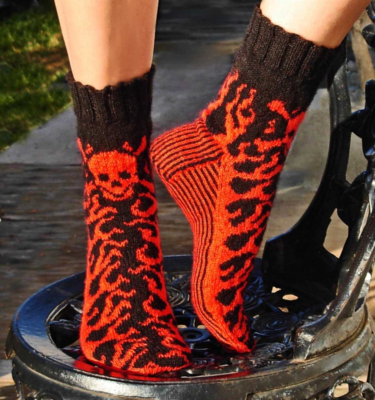 Animal socks knitting pattern