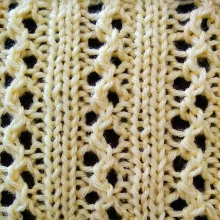 Knitted eyelet stitch patterns