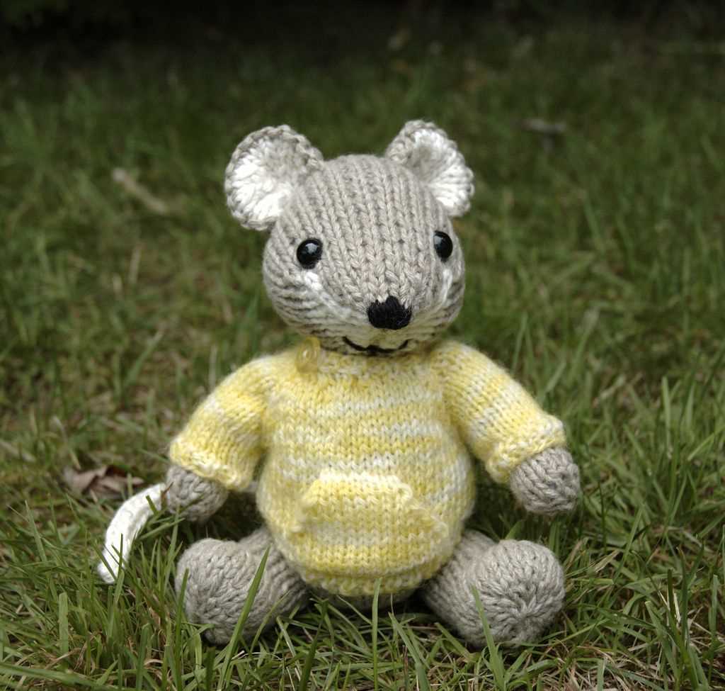 Knitting patterns for mice