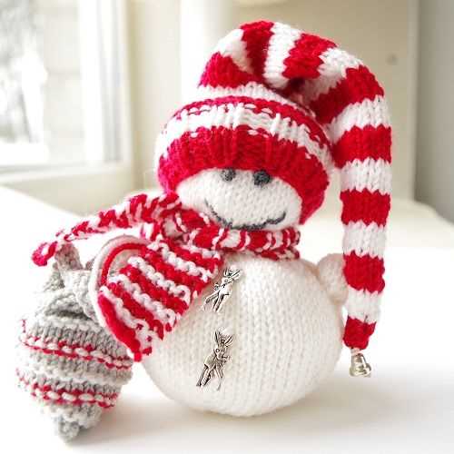 Knitted snowman pattern