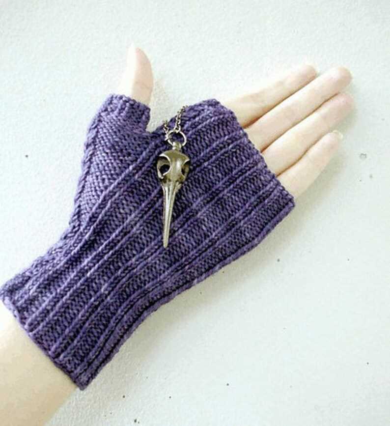 Knit Your Own Stylish Wrist Warmers with Circular Needles Wrist warmers knitting pattern circular needles