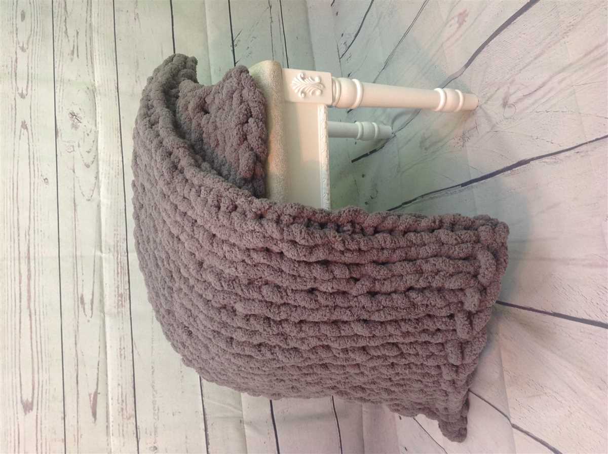 Bernat blanket yarn patterns hand knit