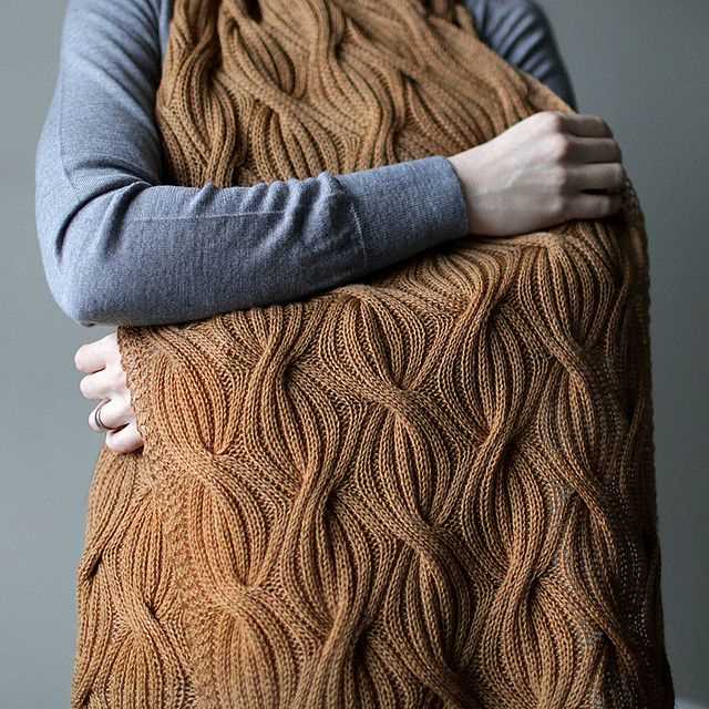 Reversible cable knit blanket pattern