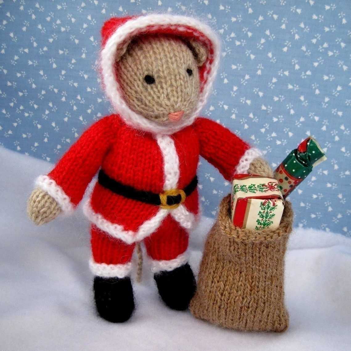 Knitted christmas mouse pattern