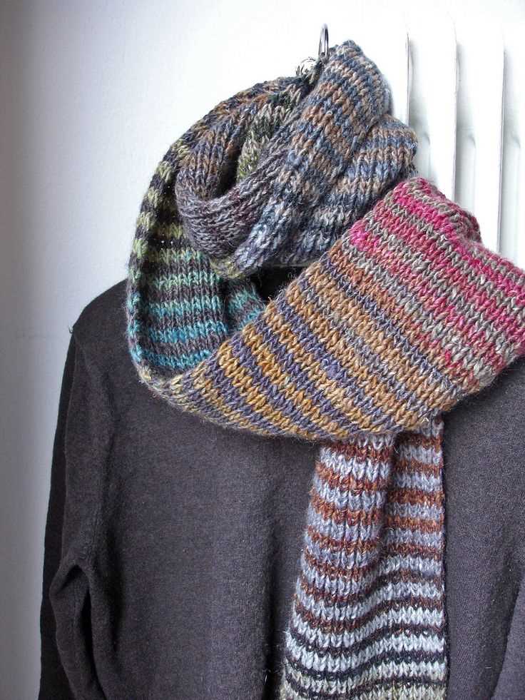 Striped knitted scarf pattern