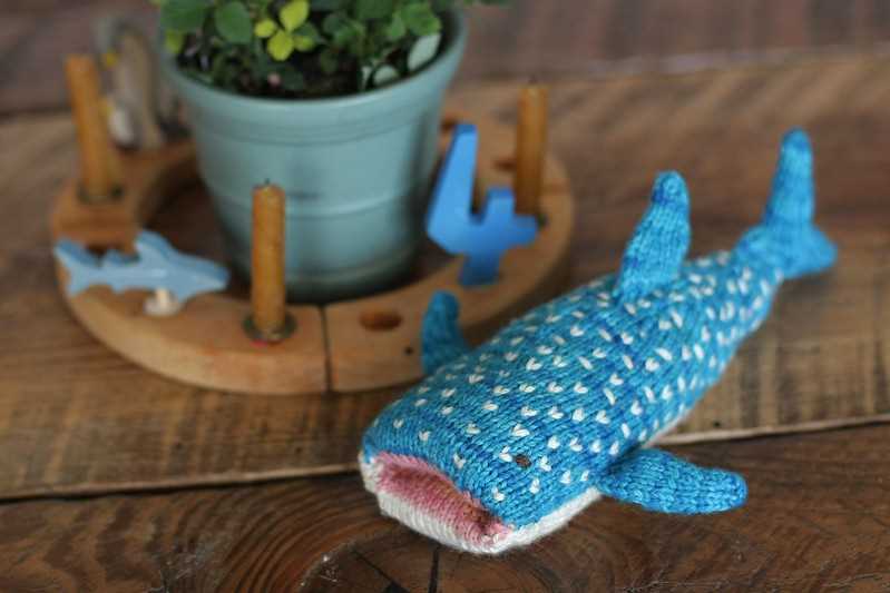 Knitted whale pattern free