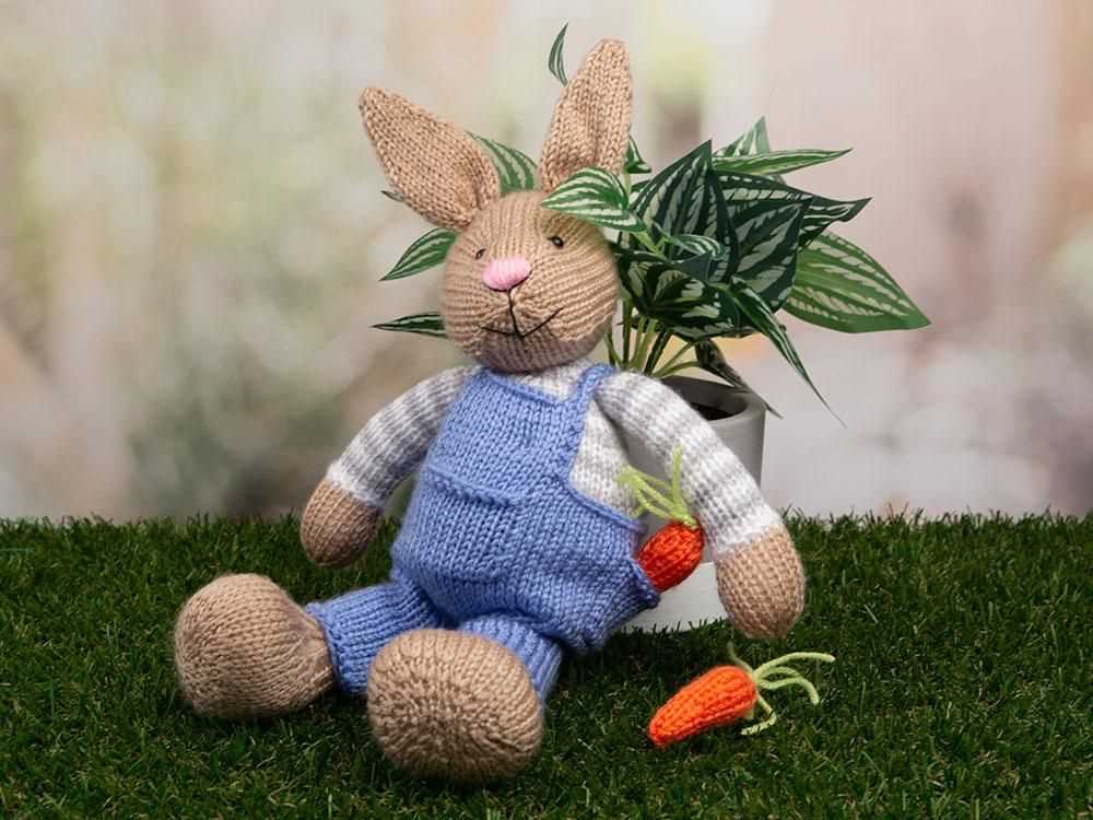 Knitting pattern for rabbit and bear