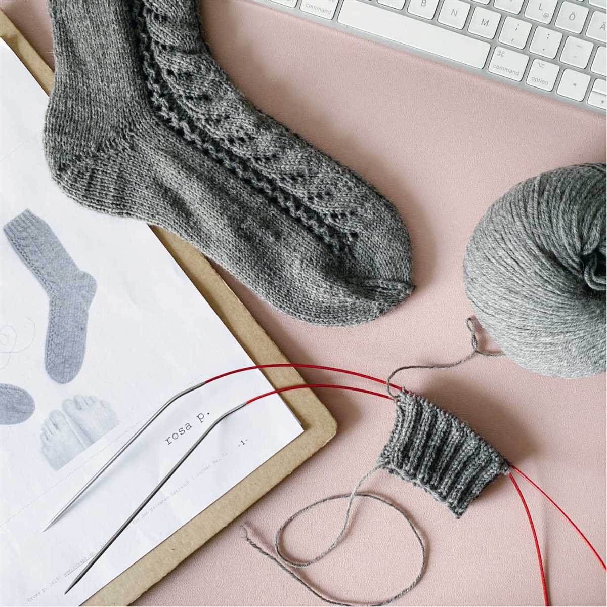 Knee socks knitting pattern