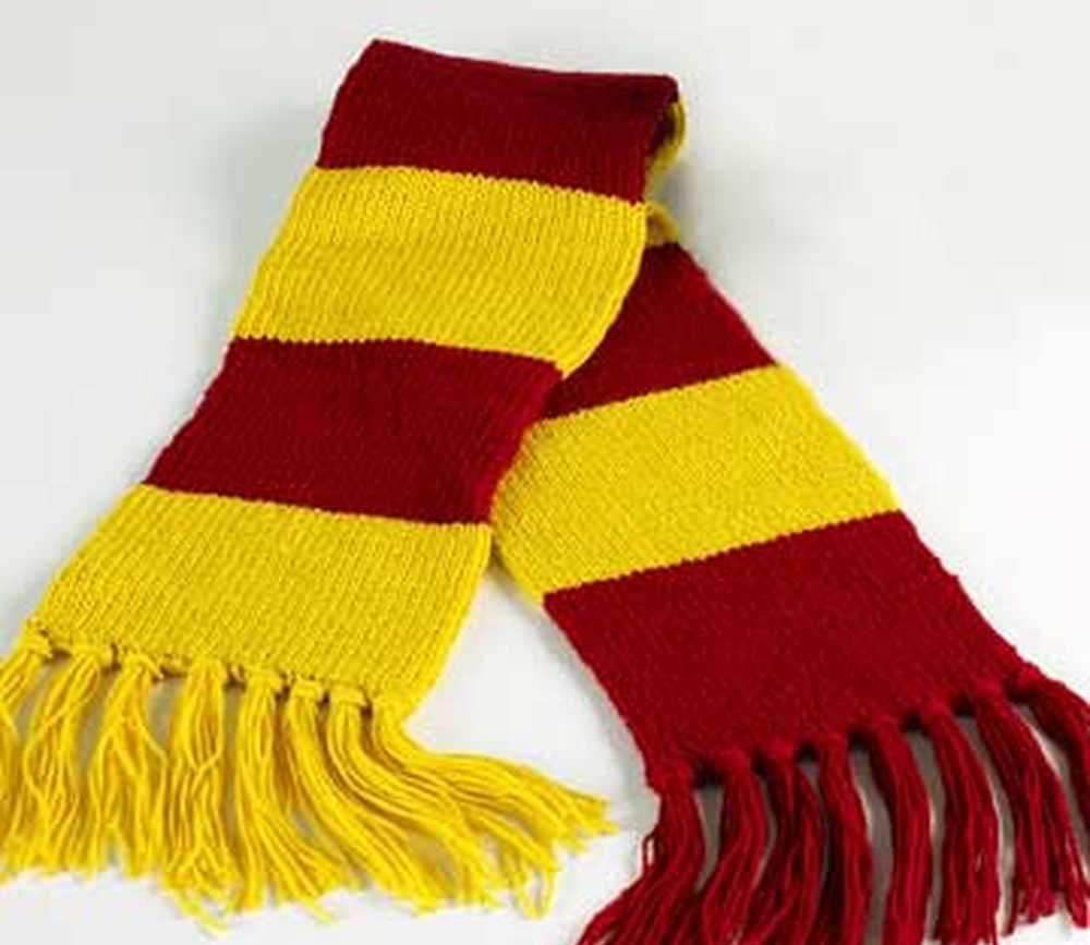 Cozy Up with These Stylish Harry Potter House Scarves Harry potter house scarves knitting pattern