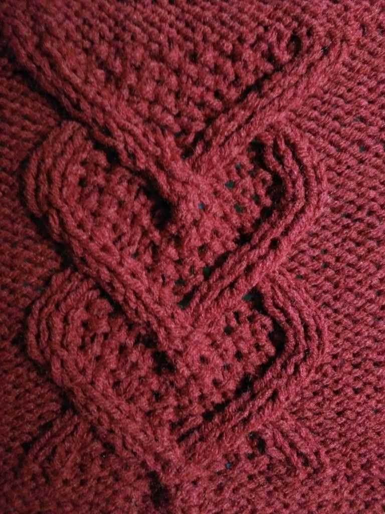 Heart cable knit scarf pattern