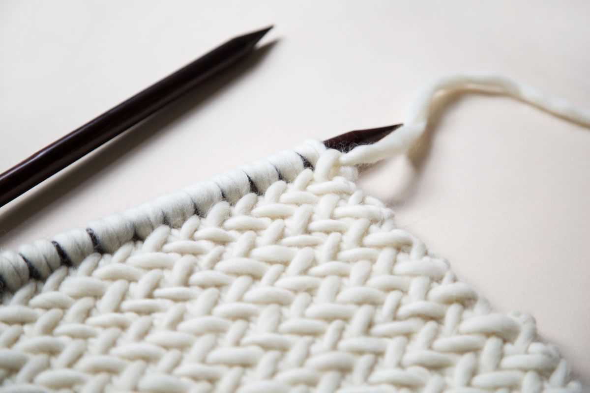 Herringbone knit stitch pattern