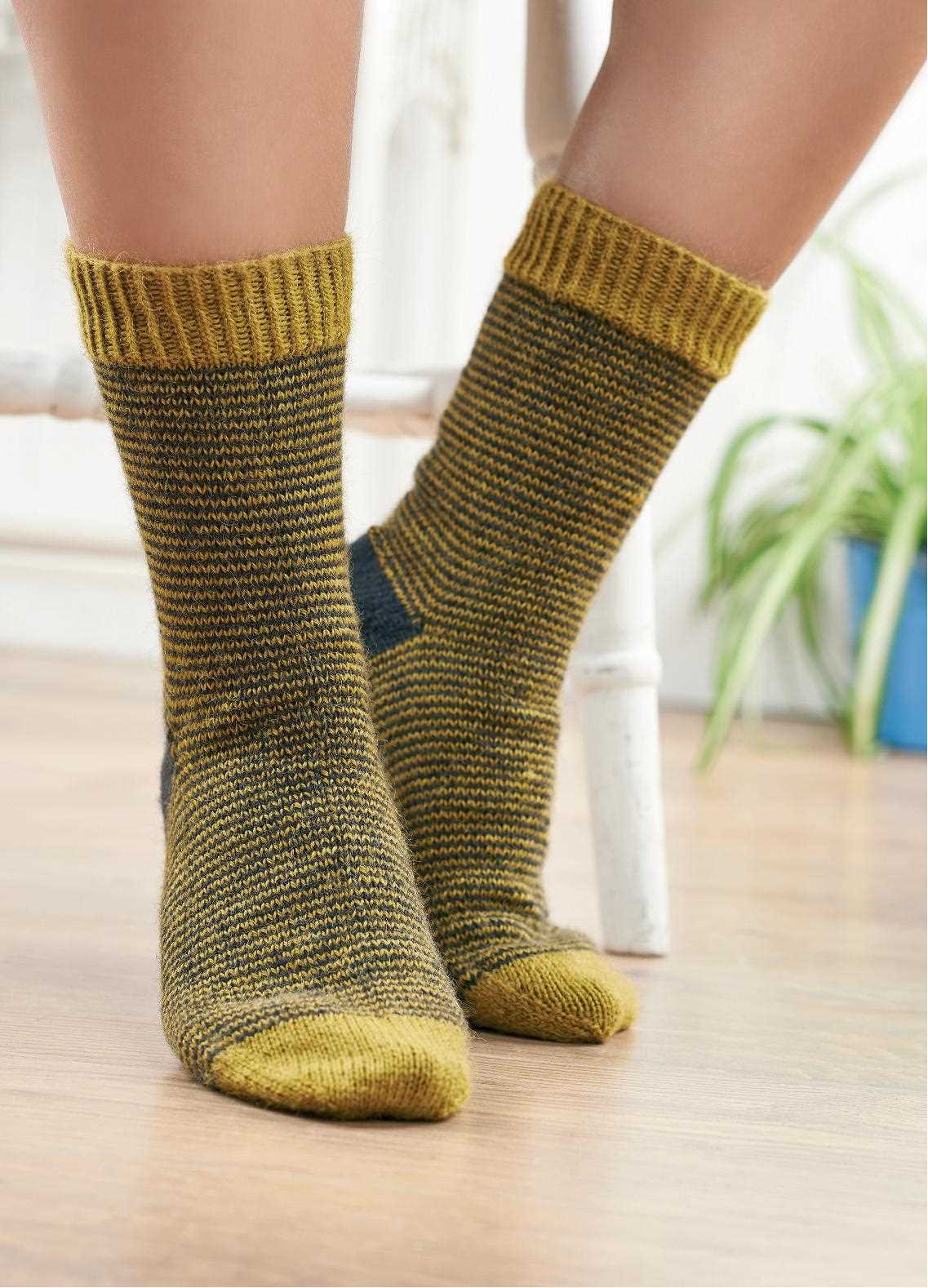 Alpaca socks knitting pattern