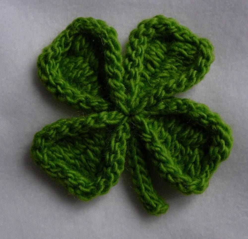 Knit shamrock pattern