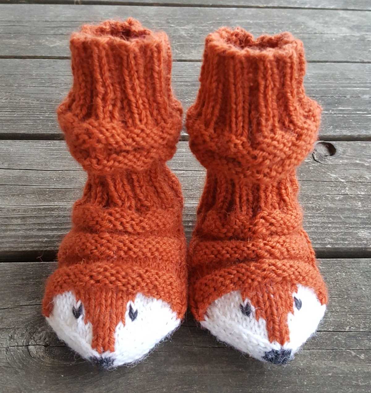 Animal socks knitting pattern
