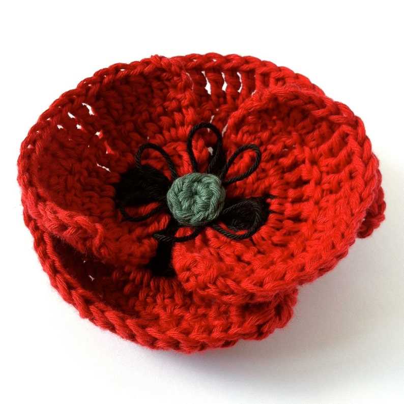 Knitting pattern for poppy brooch