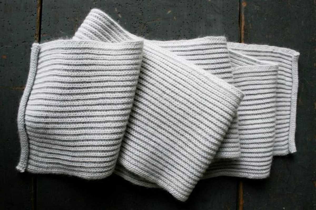 Knit ribbed scarf pattern