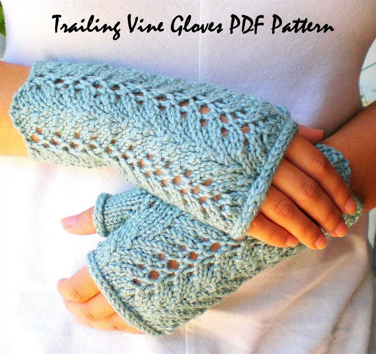 Knitted lace fingerless glove pattern
