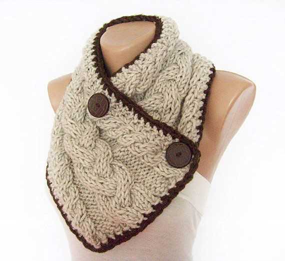 Free cable knit neck warmer pattern
