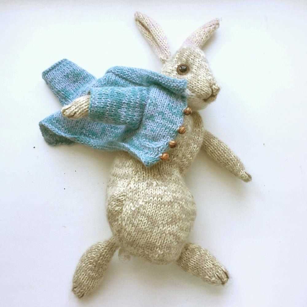 Knitted peter rabbit pattern