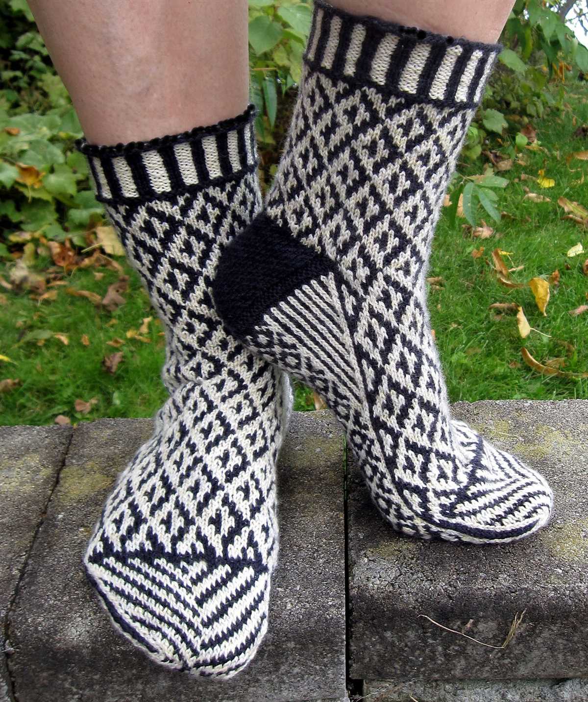 Free sock knitting patterns dk