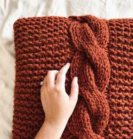 Chunky cable knit pillow pattern