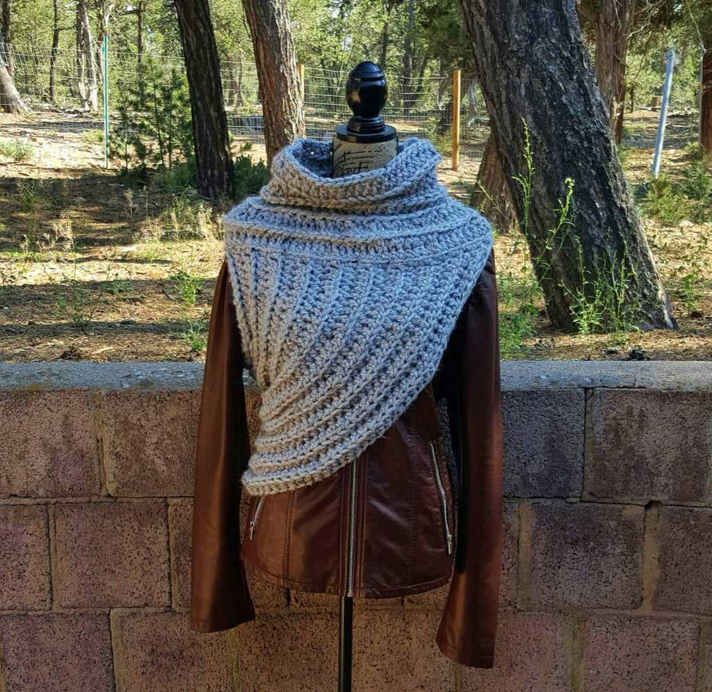 Katniss cowl free knitting pattern