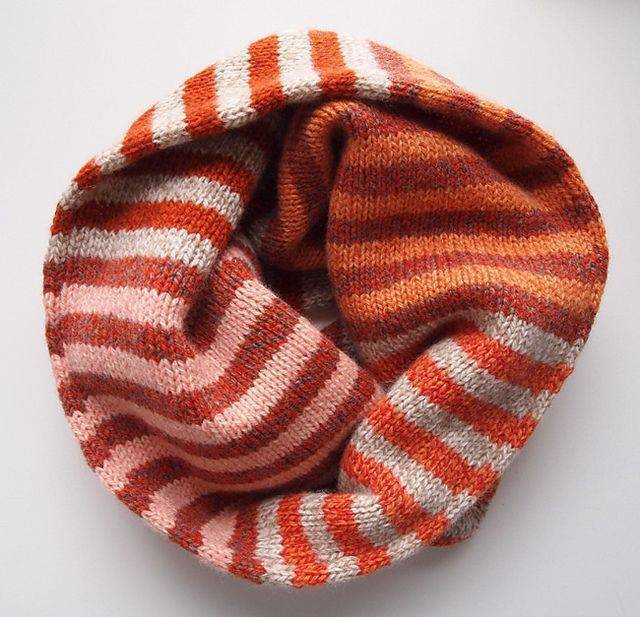 Striped knitted scarf pattern