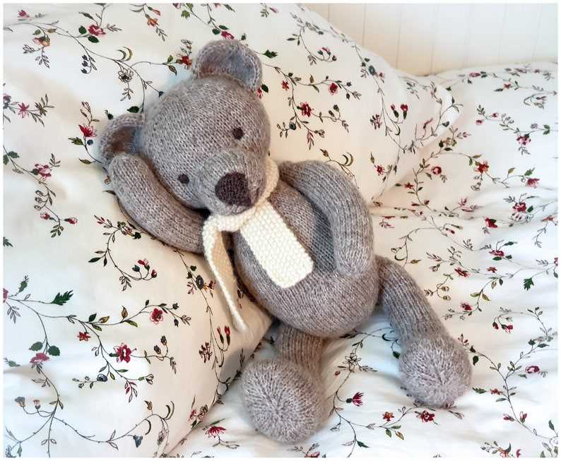 Free knitting patterns teddy bear outfits