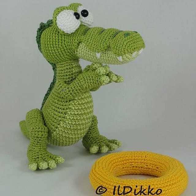 Free crocodile toy knitting pattern