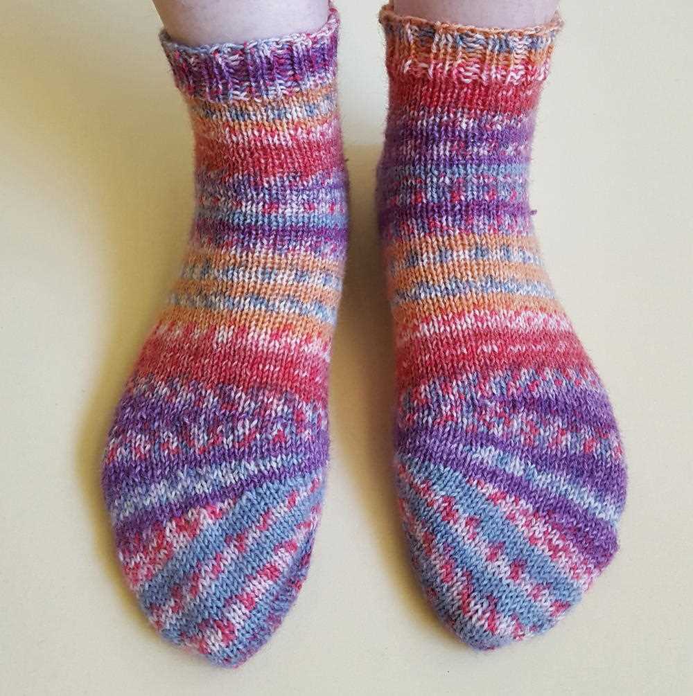 Free knitted sock patterns using sock yarn