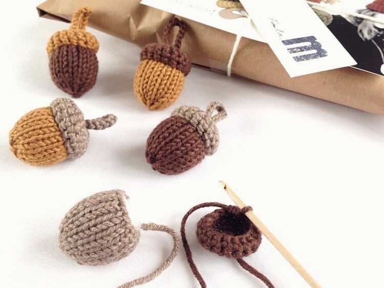 Knit acorn pattern