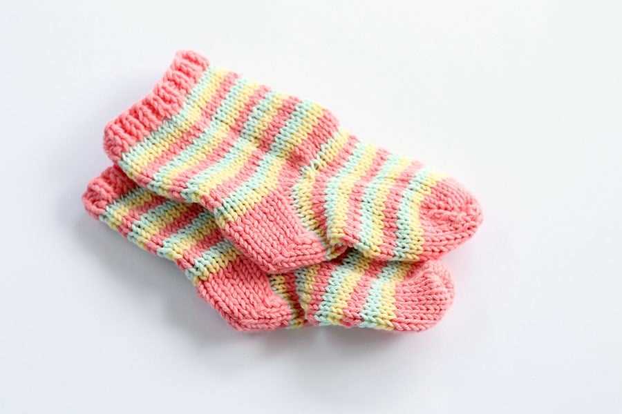 Knit baby socks pattern free