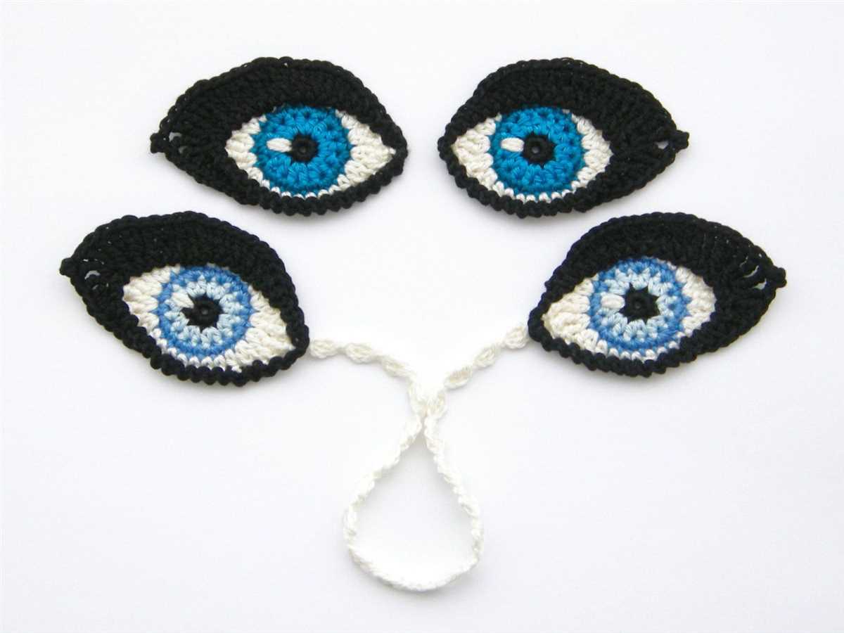 Knit eyes pattern