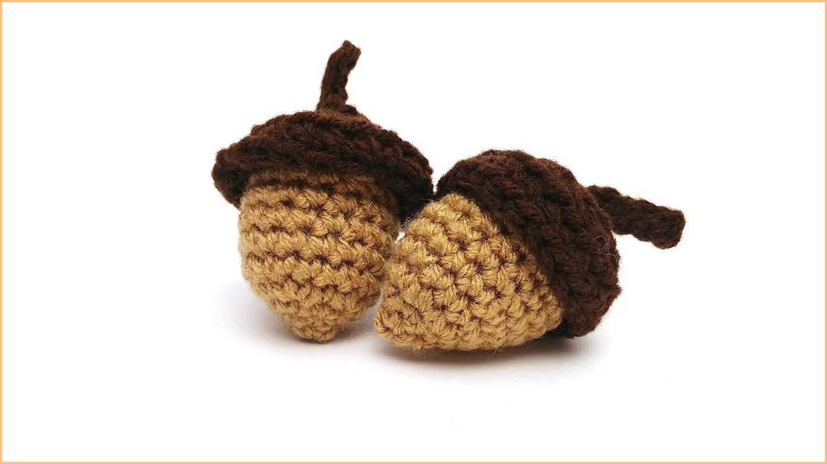 Knit acorn pattern