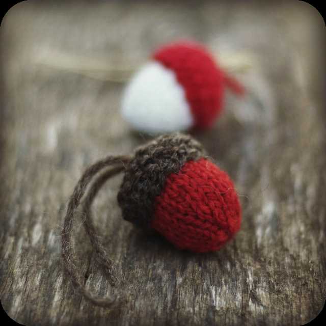Knit acorn pattern