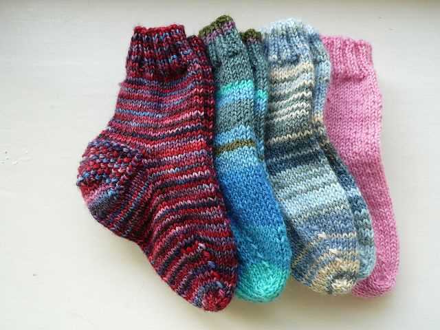 Knit baby socks pattern free
