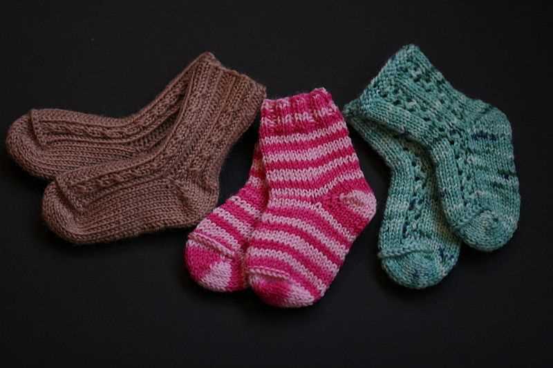 Knit baby socks pattern free
