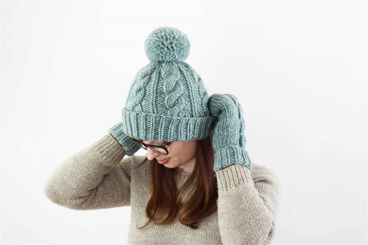 Knit hat and mittens free pattern