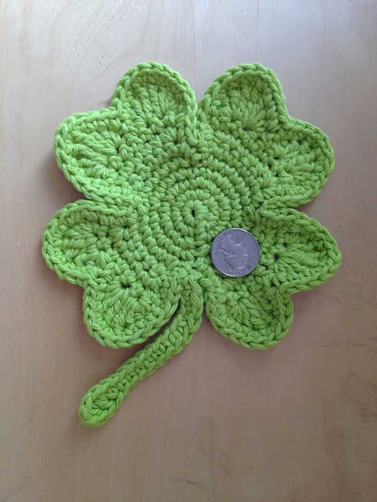 Knit shamrock pattern